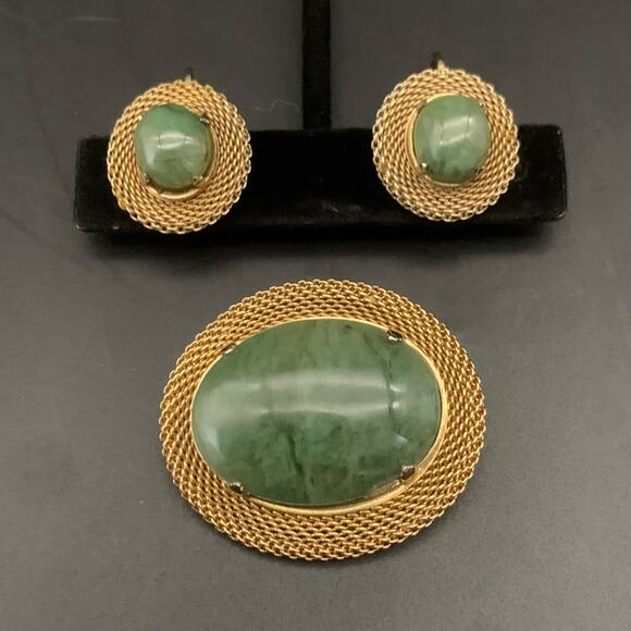 Vintage Nephrite Jade Earrings & Brooch Pin Gold Tone Setting - Picture 1 of 13